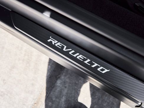 Used 2025 Lamborghini Revuelto image 38