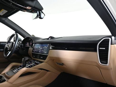 Certified 2023 Porsche Cayenne AWD/4WD image 17