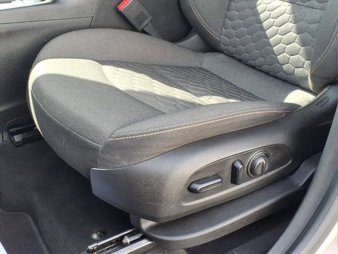 Used 2019 Chevrolet Equinox LT image 18