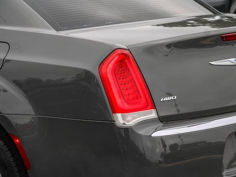 Used 2018 Chrysler 300 Limited image 11