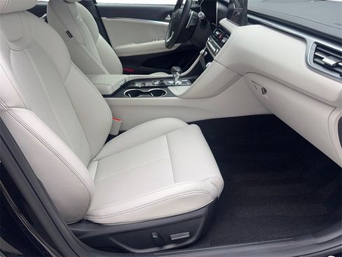 Used 2025 Genesis G70 2.5T image 44