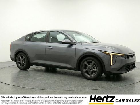 Used 2025 Kia K4 LXS image 1