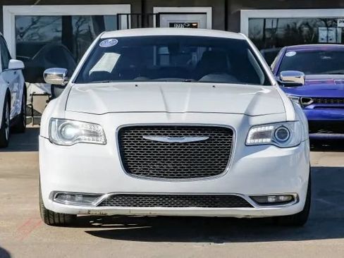 Used 2019 Chrysler 300 Limited RWD image 7