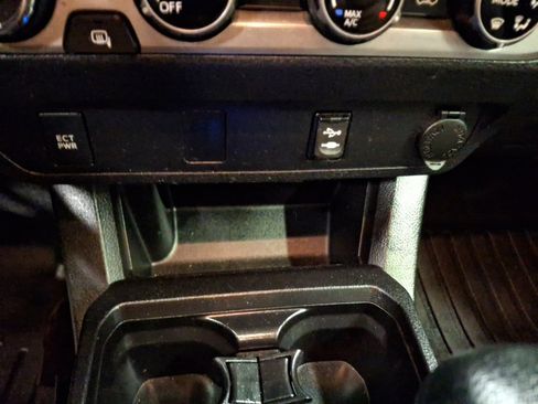 Used 2016 Toyota Tacoma SR5 image 21