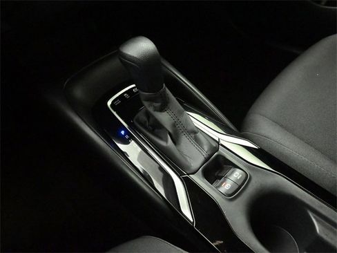 Used 2020 Toyota Corolla LE image 28