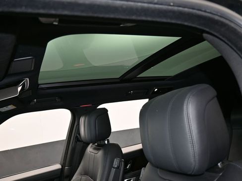 Used 2020 Land Rover Range Rover HSE image 11