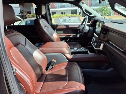 Used 2022 Ford Expedition Limited image 28