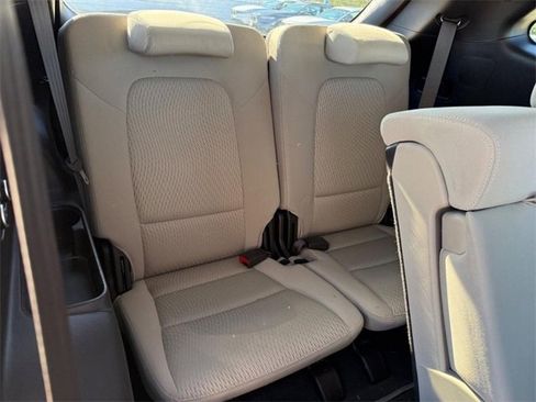 Used 2017 Hyundai Santa Fe SE image 11