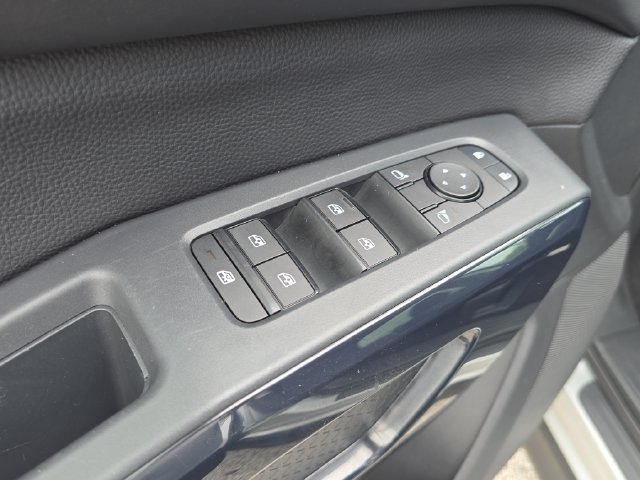 Certified 2025 Nissan Pathfinder SV FWD image 21