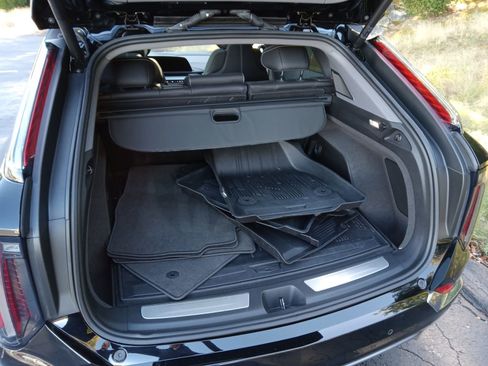 Certified 2025 Cadillac Optiq Luxury 2 w/ LPO, Floor Liner Package image 28