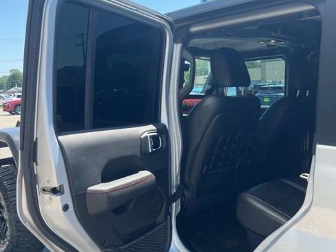 Used 2023 Jeep Gladiator Rubicon w/ LED Lighting Group AWD/4WD image 11