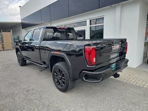 Certified 2022 GMC Sierra 2500 Denali w/ Denali Black Diamond Edition AWD/4WD image 5