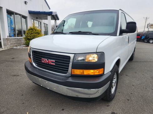 Used 2017 GMC Savana 3500 Extended image 4