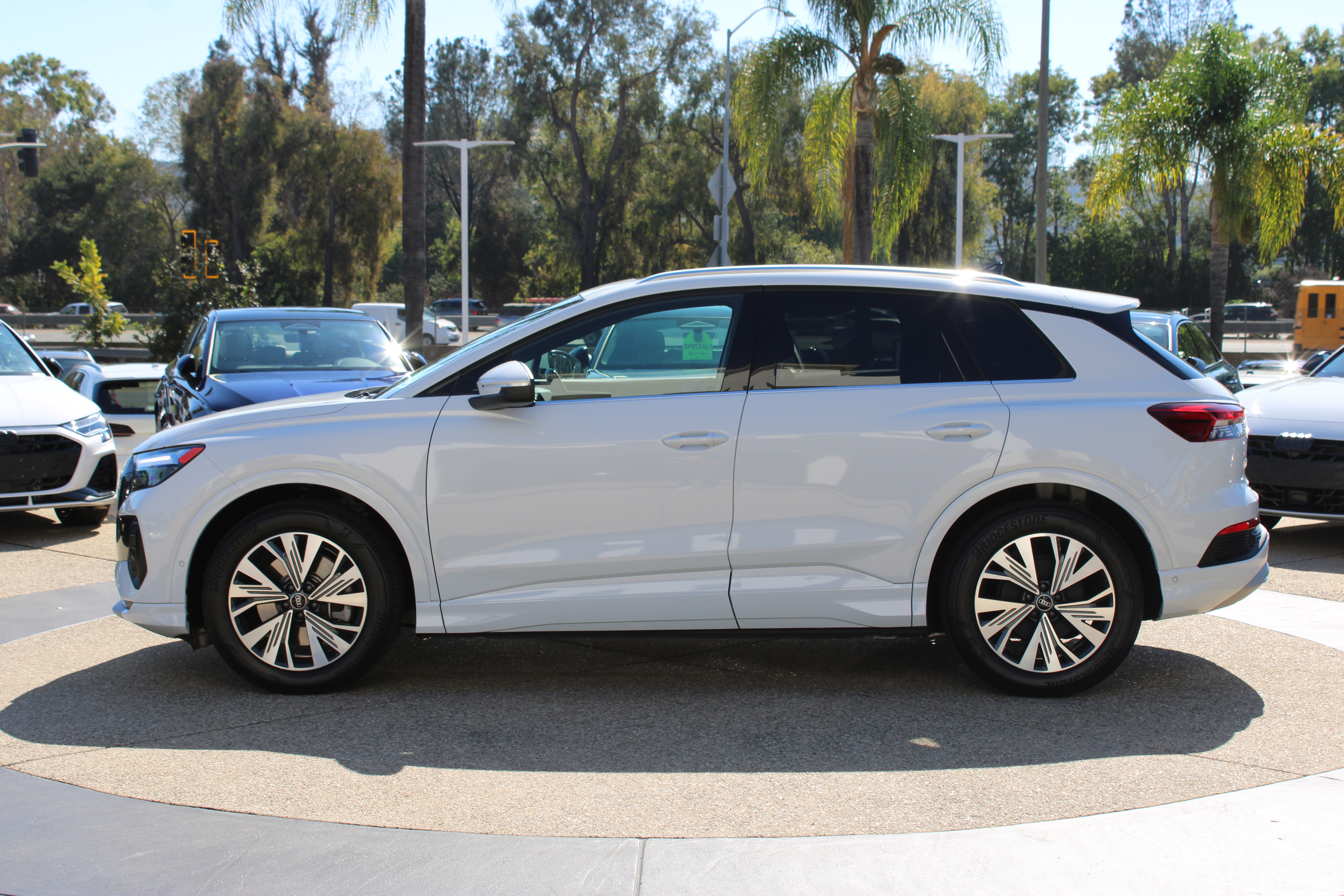 Used 2023 Audi Q4 e-tron Premium Plus RWD image 2