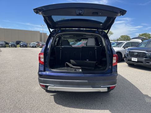 Used 2019 Honda Pilot Touring image 11