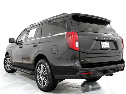 Used 2025 Ford Expedition Active AWD/4WD image 5