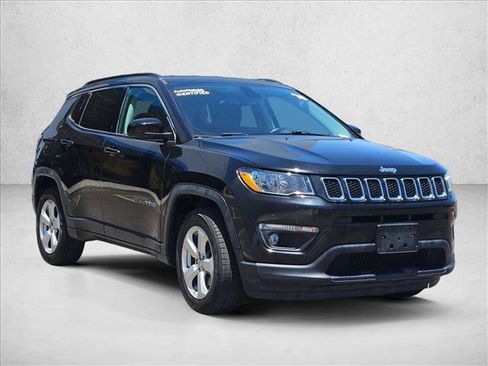 Used 2018 Jeep Compass Latitude w/ Popular Equipment Group FWD image 2