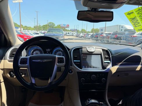 Used 2013 Chrysler 300 AWD w/ Driver Convenience Group image 16
