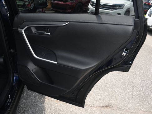 Used 2019 Toyota RAV4 Limited FWD image 21