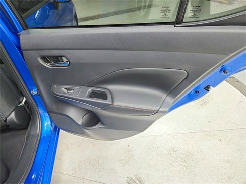 Used 2022 Nissan Versa SR w/ Convenience Package image 38