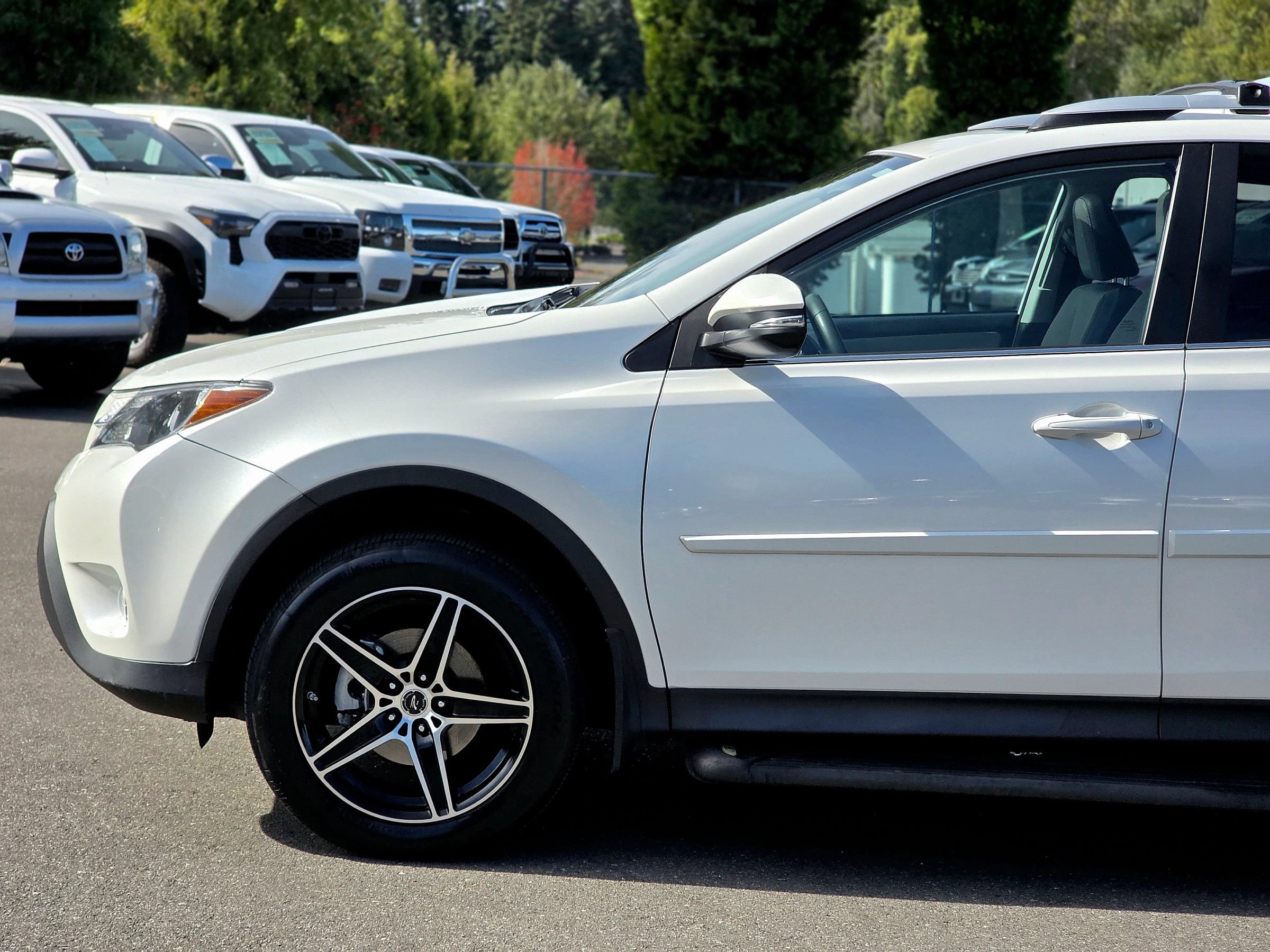 Used 2014 Toyota RAV4 Limited w/ Technology Package AWD/4WD image 6