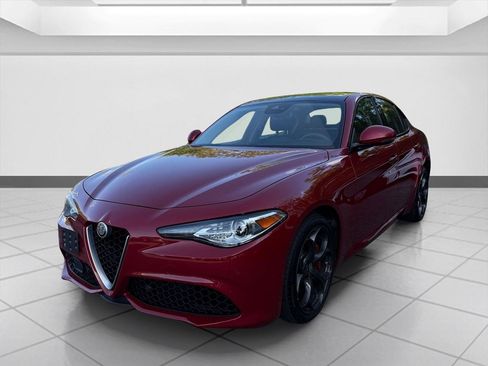 Used 2018 Alfa Romeo Giulia Ti Sport w/ Quick Order Package 22S Sport AWD/4WD image 9