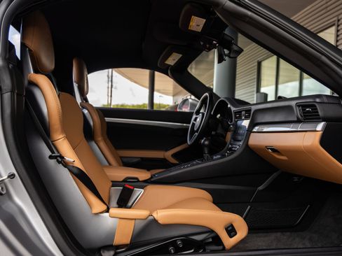 Used 2019 Porsche 911 Speedster RWD image 55