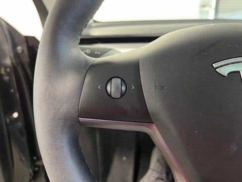 Used 2025 Tesla Model Y Long Range RWD image 23
