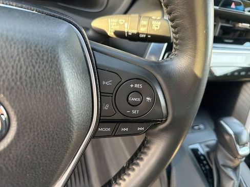 Used 2023 Toyota Venza Limited image 18