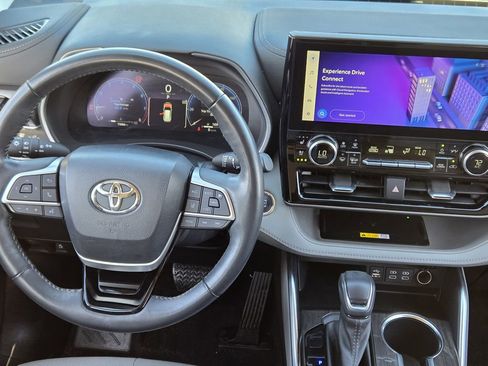 Used 2023 Toyota Highlander Limited image 33