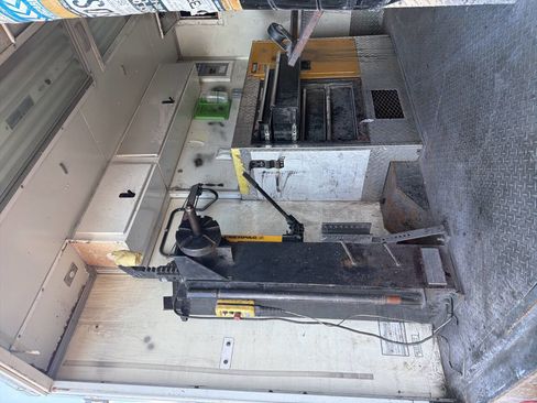 Used 2017 Chevrolet Express 3500 w/ Chrome Appearance Package image 8