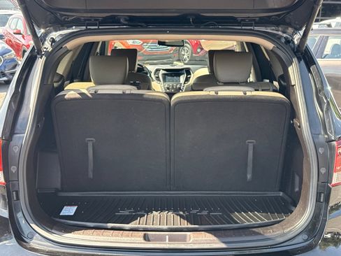 Used 2017 Hyundai Santa Fe SE w/ SE Premium Package 02 FWD image 12