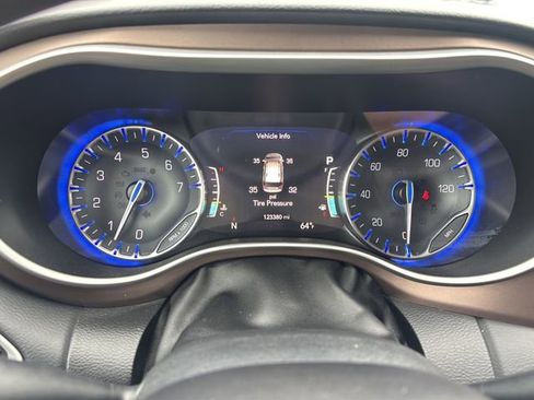 Used 2019 Chrysler Pacifica Touring Plus w/ Advanced Safetytec Group FWD image 25