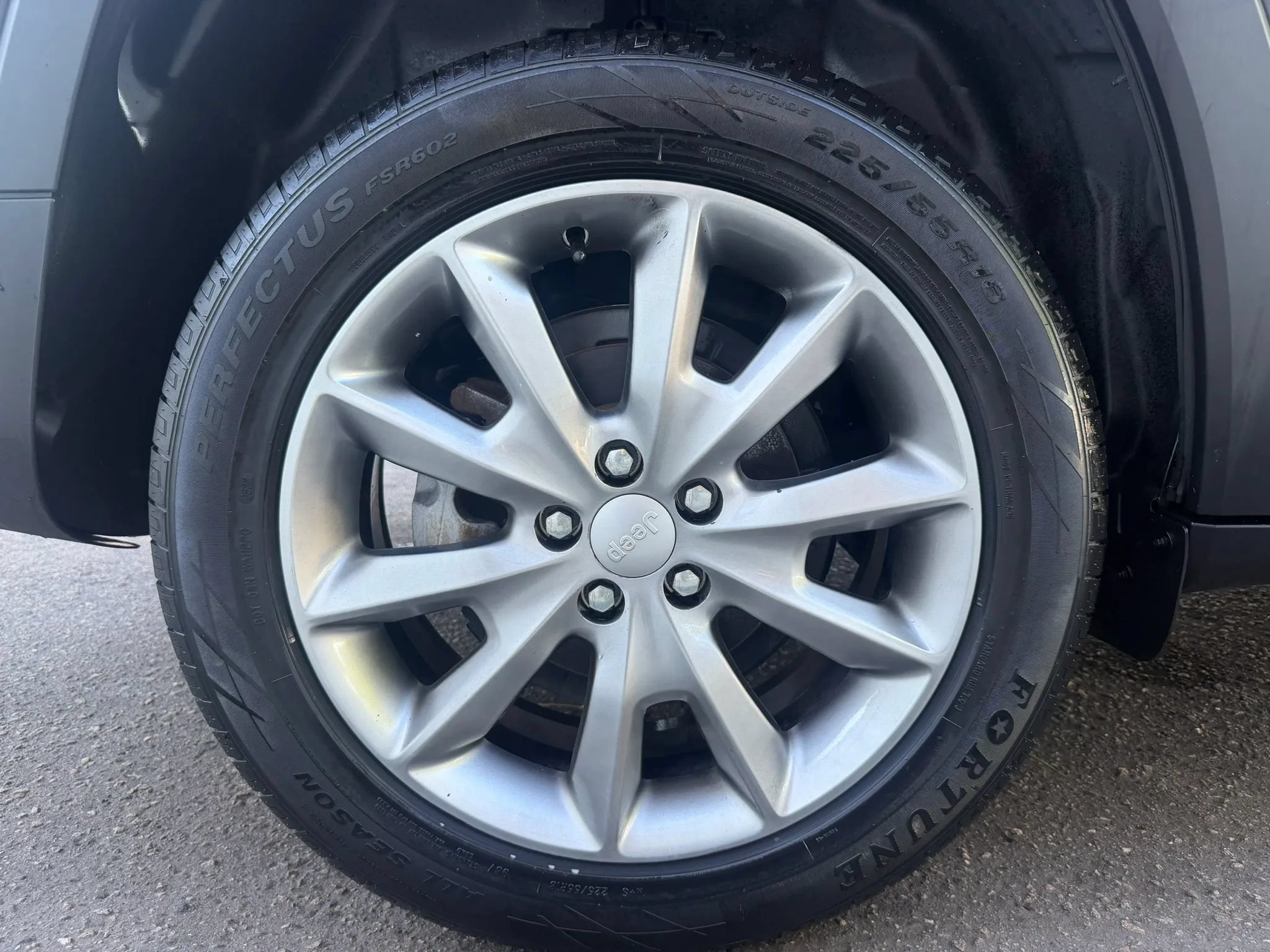 Used 2017 Jeep Cherokee Limited FWD image 54