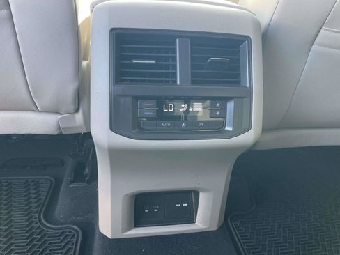 Certified 2023 Volkswagen Atlas SE FWD image 14