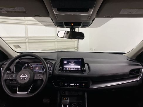 Used 2024 Nissan Rogue SV image 12