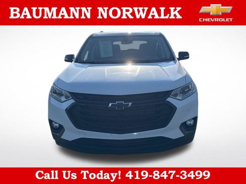 Used 2021 Chevrolet Traverse LT FWD image 1