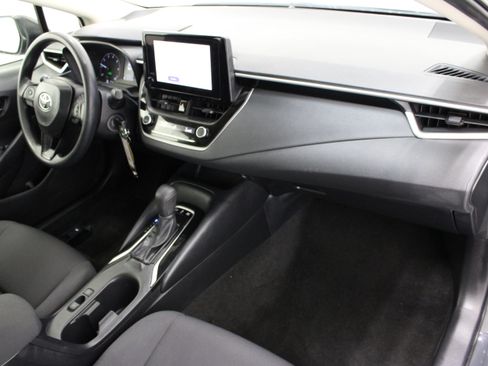 Used 2025 Toyota Corolla LE FWD image 32