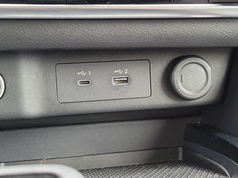 Used 2023 Nissan Rogue SV AWD/4WD image 28
