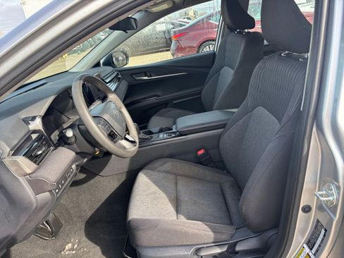 Used 2025 Toyota Camry LE image 23