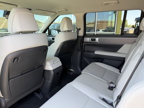 Used 2025 Hyundai Santa Fe SEL FWD image 32