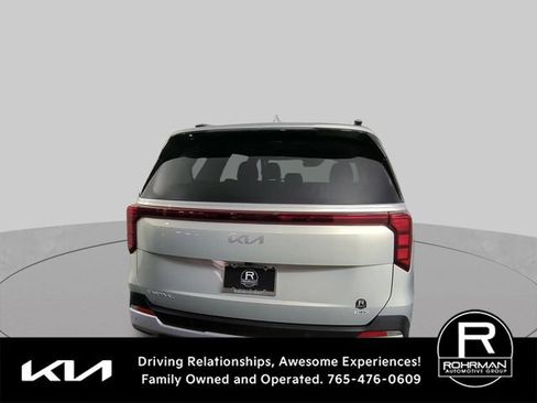 Used 2025 Kia Carnival EX FWD image 9