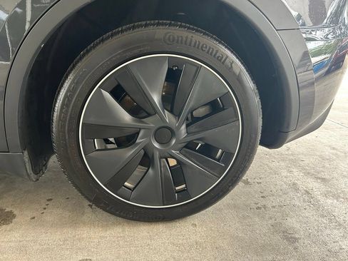 Used 2024 Tesla Model Y Long Range RWD image 17