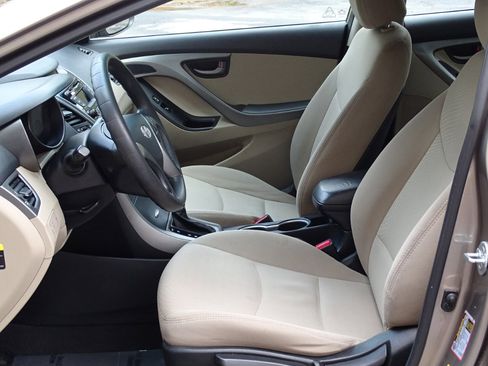 Used 2014 Hyundai Elantra SE image 7