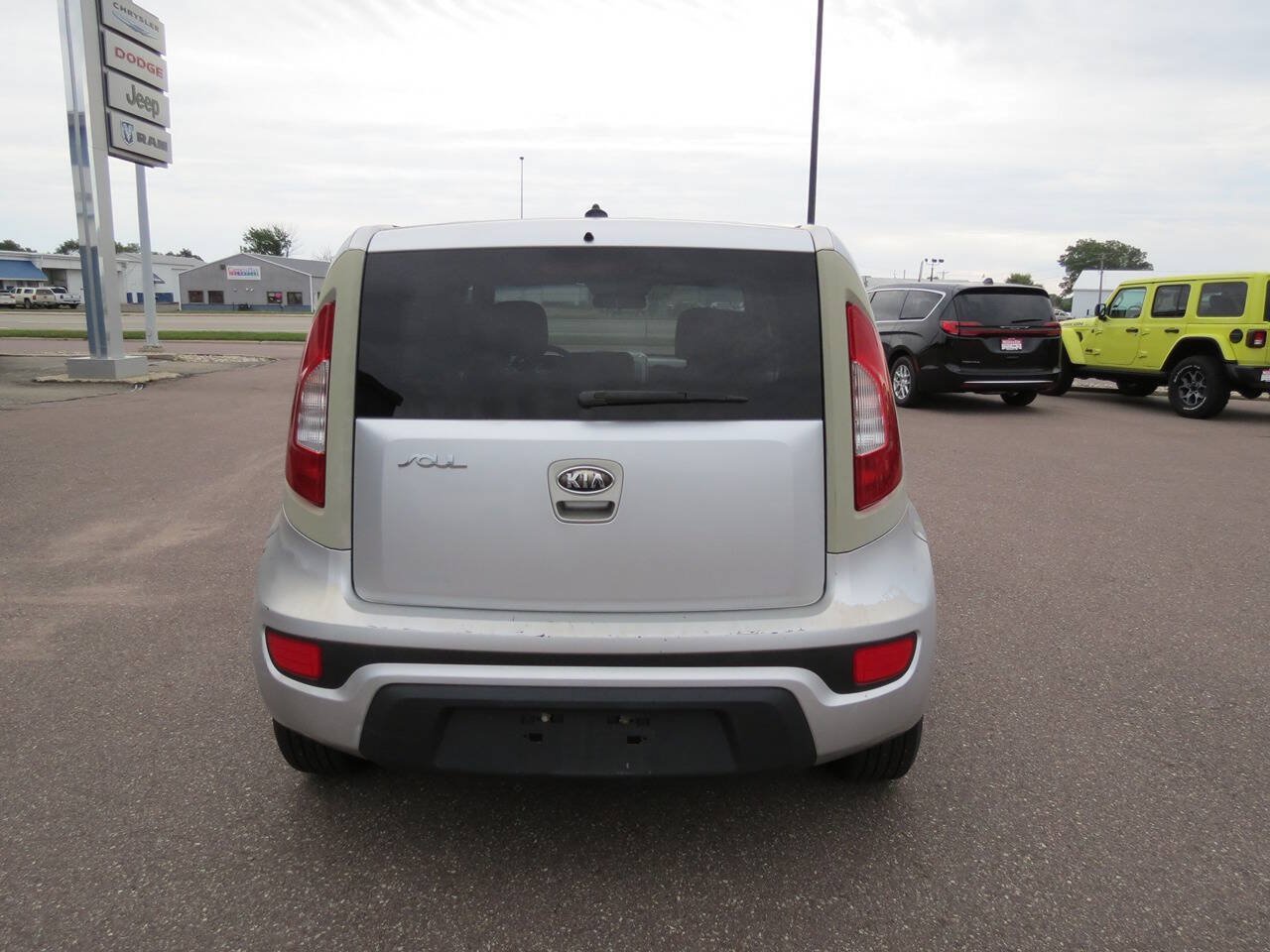 Used 2012 Kia Soul + FWD image 4