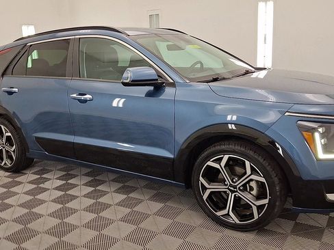 Used 2023 Kia Niro SX Touring image 6