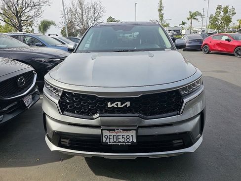 Used 2023 Kia Sorento EX w/ Panoramic Sunroof Package image 3