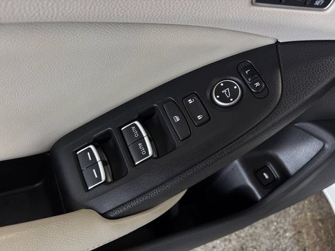 Used 2018 Honda Accord Touring image 11