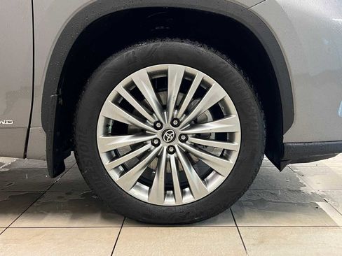 Certified 2025 Toyota Highlander Platinum image 7