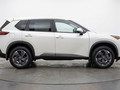 Used 2025 Nissan Rogue SV AWD/4WD image 11